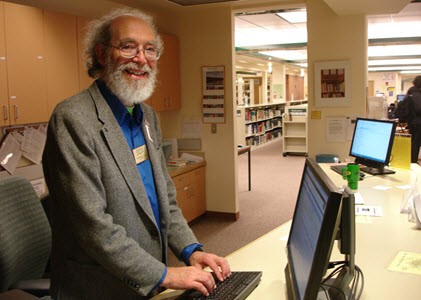 Jonathan Betz-Zall, bibliothécaire de référence et contributeur de Ask-WA
